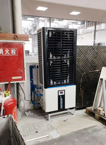 注塑車間，安裝蒸發(fā)冷省電空調(diào)-立式軸流雙風口