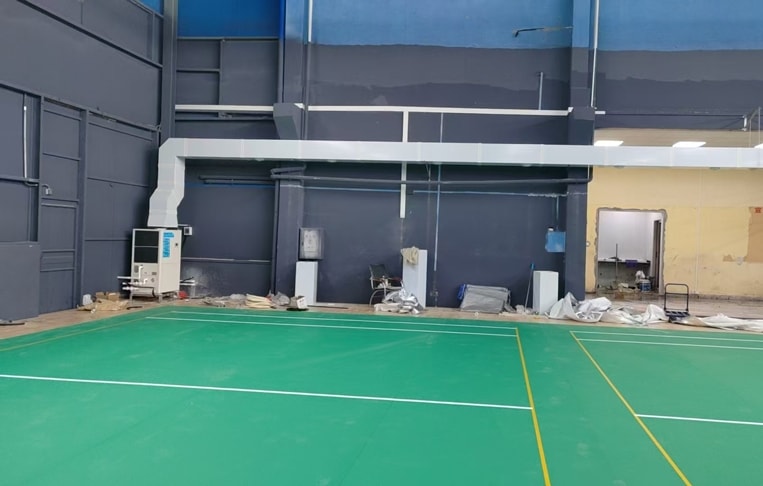 室內(nèi)羽毛球館降溫安裝蒸發(fā)冷省電空調(diào)-立式管道機組